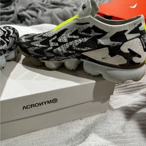 Nike air vapormax mic 2 acronym